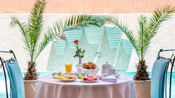 Free daily buffet breakfast