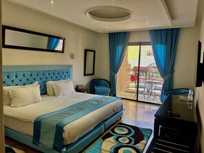 Habitación Premium con 1 cama doble o 2 individuales, 1 cama de matrimonio | Ropa de cama de alta calidad, minibar, caja fuerte y escritorio