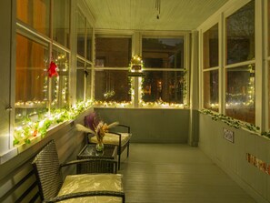 Interior - •King Bed•Full Kitchen•Self Check-In•Parking•UofR (Rochester)