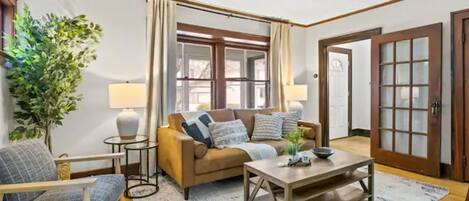 Una Smart TV, libros