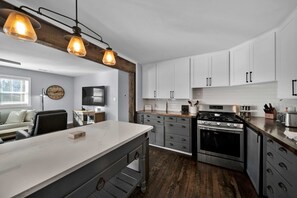 雪櫃、微波爐、焗爐、爐具