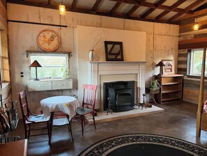 Interior - Once Upon A Cottage - Easy Portland Access (Ridgefield)