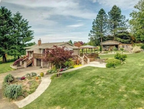 Urban Farm & Garden Close Access