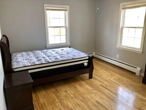 4 bedrooms, desk - Cozy summer house 4 bed & 2 baths - Weekly rental (Fairfield)
