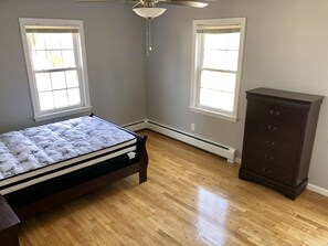 4 bedrooms, desk - Cozy summer house 4 bed & 2 baths - Weekly rental (Fairfield)