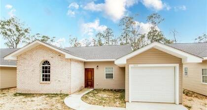 Beautiful newly constructed 3b/2.5 vacation home