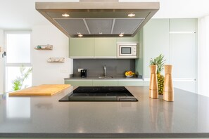 Fridge, microwave, oven, dishwasher - Bahia de Torrequebrada | Coastal Comfort & Ocean Views (Benalmádena)