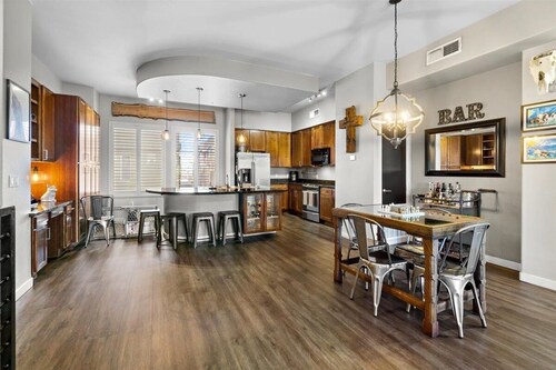 2023 Super Bowl - Luxury Condo 100 yards from Stadium