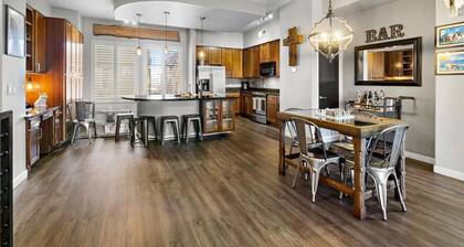 2023 Super Bowl - Luxury Condo 100 yards from Stadium