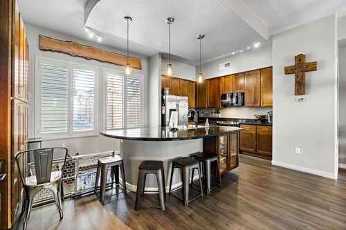 2023 Super Bowl - Luxury Condo 100 yards from Stadium