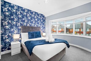 3 slaapkamers, een strijkplank/strijkijzer, gratis wifi, beddengoed