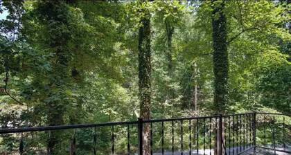 Mountain Cabin in the Woods, Near Wineries & More!