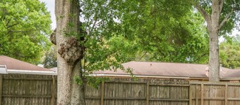 Peaceful Cozy 2BR Home w/ Parking & W/D Groves TX