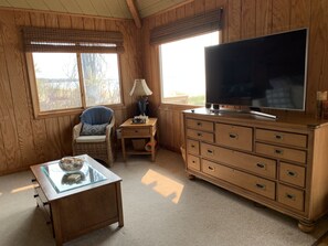 Smart-tv, boeken en een stereo