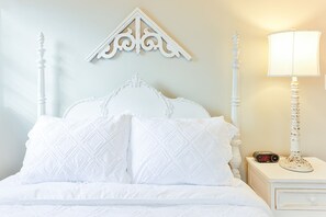 4 bedrooms, desk, iron/ironing board, travel crib