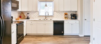 Cozy and Quiet 4Br/2Ba rancher with 1 King suite and 1 mile to JSU!!