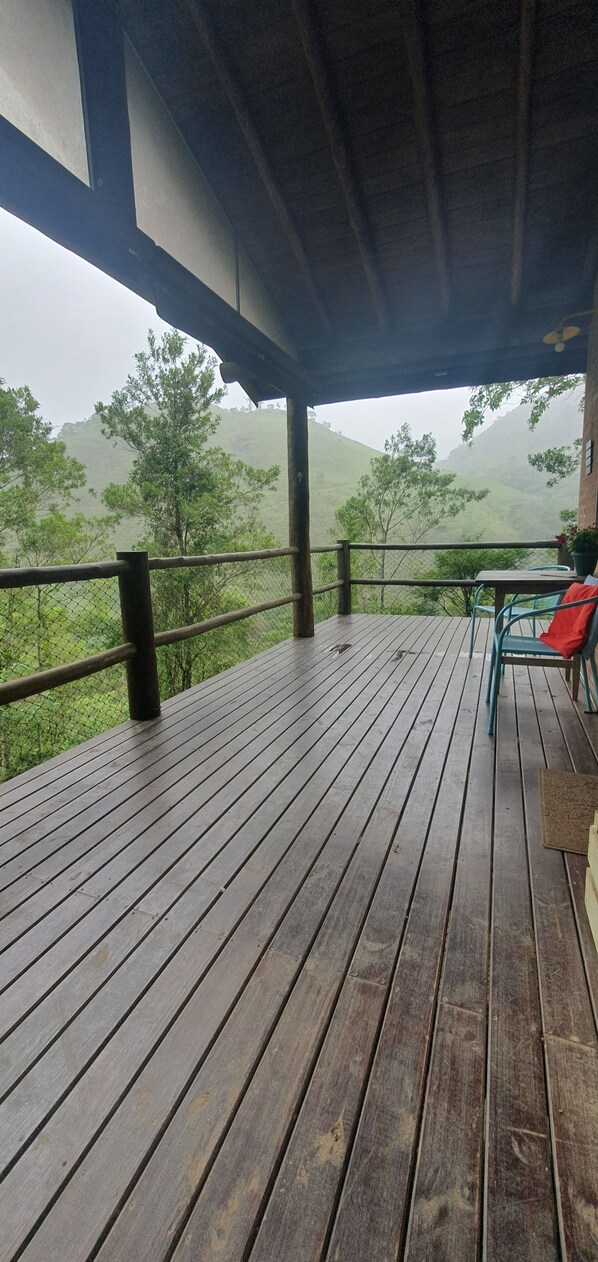 เอ็กซ์คลูซีฟเคบิน, 1 ห้องนอน, วิวภูเขา | ลานระเบียง/นอกชาน