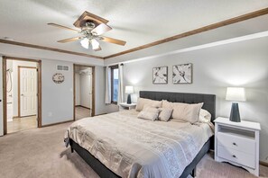 4 Schlafzimmer, Schreibtisch, Bügeleisen/Bügelbrett, Reisekinderbett