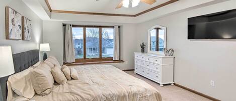 4 bedrooms, desk, iron/ironing board, travel crib