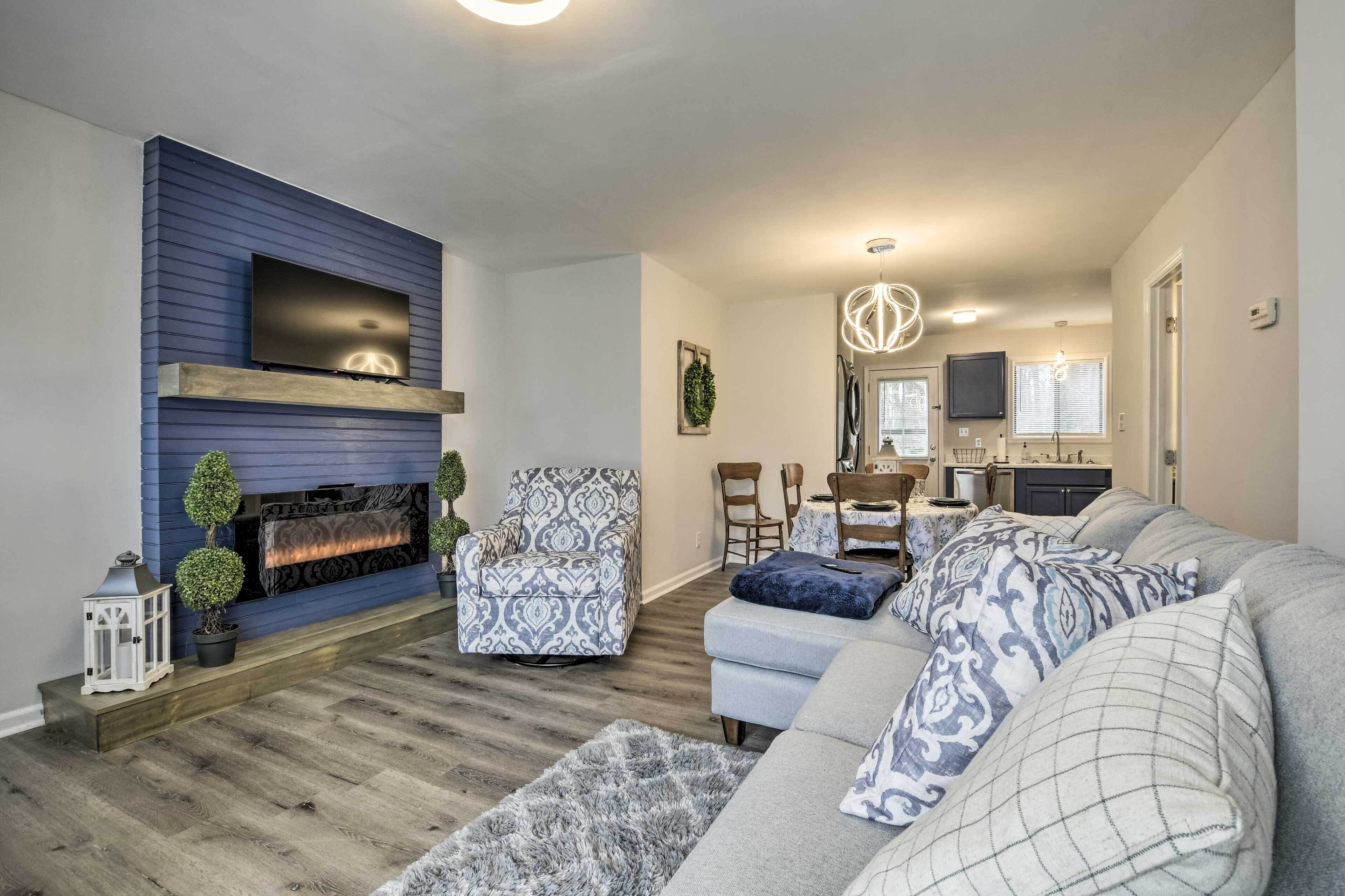 Durham Townhome - Walk to Restaurants & Shops