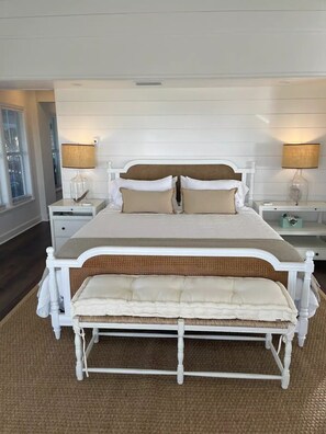 6 bedrooms, desk, WiFi