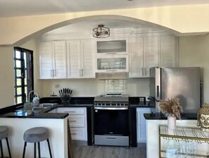 Fridge, oven, stovetop, coffee/tea maker - Lovely 2-bedroom vacation APT1 in San Cristobal (JoseFrancisco peña gomez)