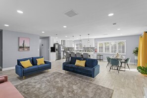 Smart TV - Beautiful Mid Century Modern Alexander home (Palm Springs)