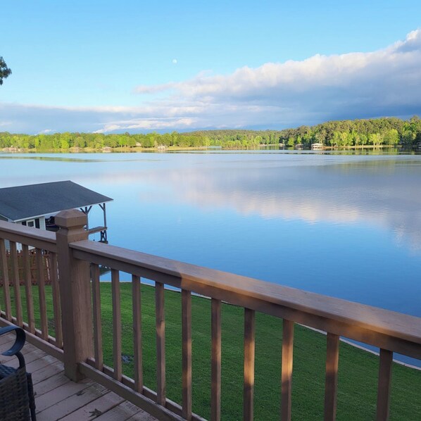 Property grounds - Amazing Home Lake Front in Eatonton. You will only be 100 feet from the water. (Eatonton)