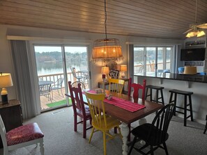 Dining - Amazing Home Lake Front in Eatonton. You will only be 100 feet from the water. (Eatonton)