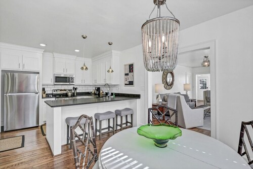 Modern Gem in the Heart of Columbia