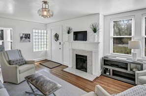TV, fireplace - Modern Gem in the Heart of Columbia (Columbia)