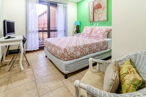 3 bedrooms, internet, bed sheets