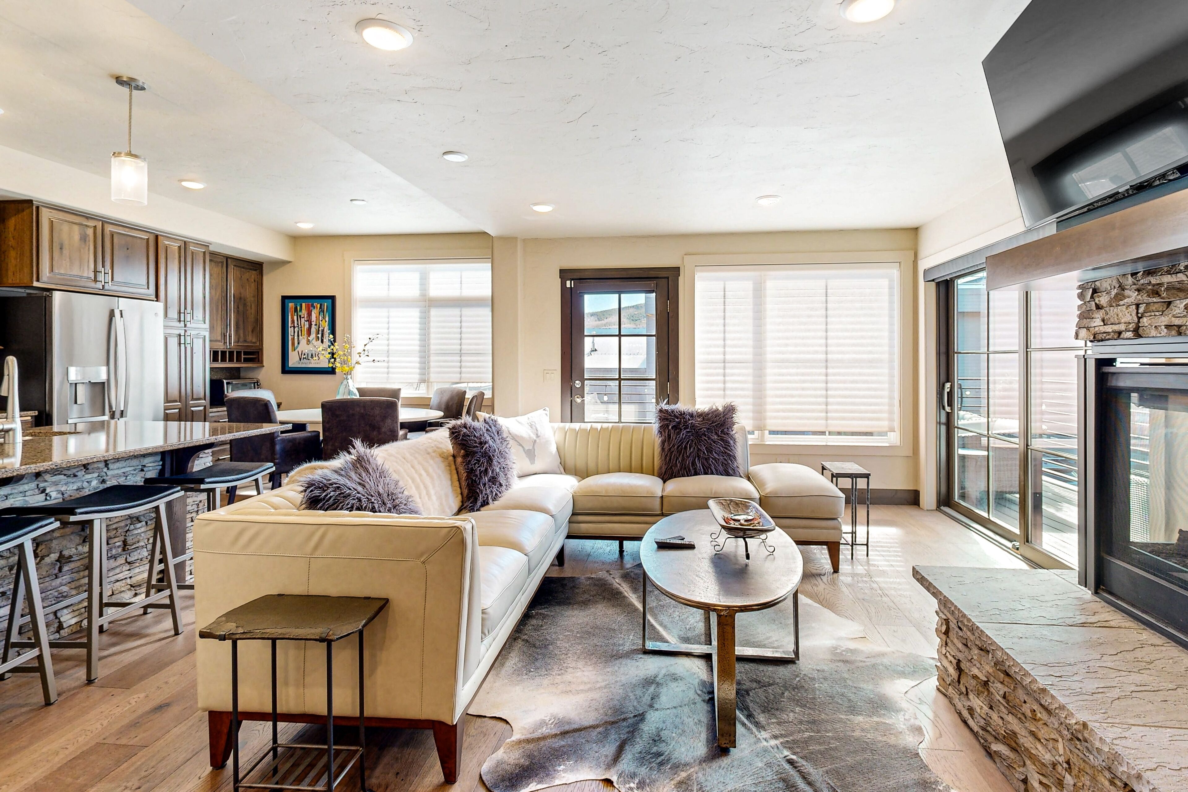 Downtown Frisco mountain-view home with elevator & 2 fireplaces near skiing