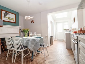 Cottage | Dining