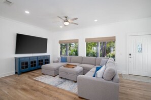 TV connectée, cheminée, table de tennis de table