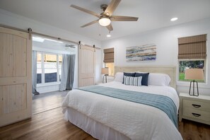 4 chambres, fer et planche à repasser, lit de bébé portatif