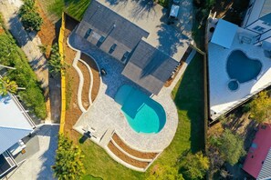 Unclassified image, 2 of 53, button