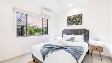 3 bedrooms, desk, iron/ironing board, travel crib