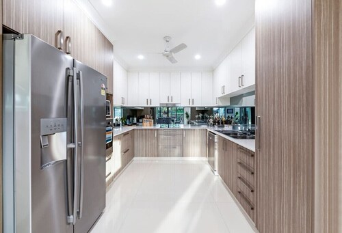 Zenhouse Bushland: Fenced Backyard ~ Near Hospital