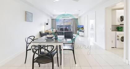 Beachfront Haven: Sea View ~ Pool ~ Outdoor Dining