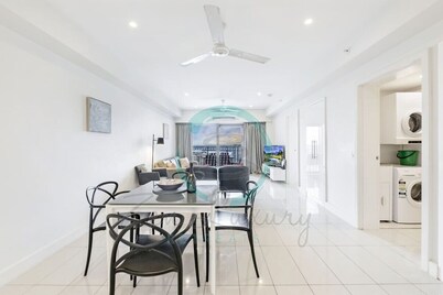 Beachfront Haven: Sea View ~ Pool ~ Outdoor Dining