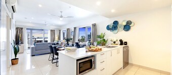 Reef-side Splendor: City Vistas ~ Pool ~ Workspace