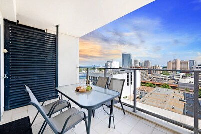 Reef-side Splendor: City Vistas ~ Pool ~ Workspace