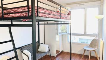 1 bedroom, bed sheets