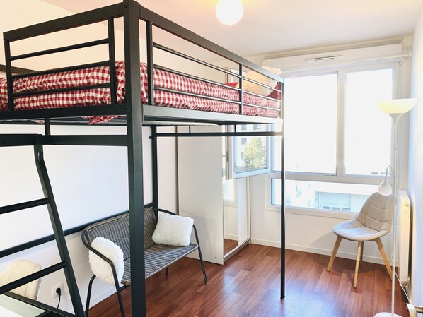 1 sovrum och sängkläder