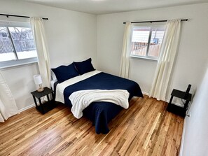 4 bedrooms, iron/ironing board, WiFi, bed sheets