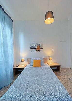 1 bedroom, desk, iron/ironing board, WiFi - Single room with shared bathroom (Ciampino)