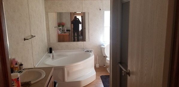 Shower, towels, soap - Vacation Rental\Suitable for all families! (Many)