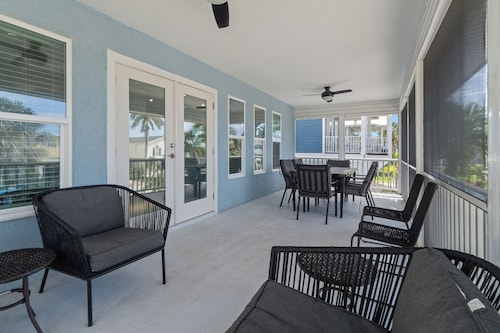*Dolphin Run Retreat*Awesome Ft. Myers Beach Home!!Steps to Ocean!
