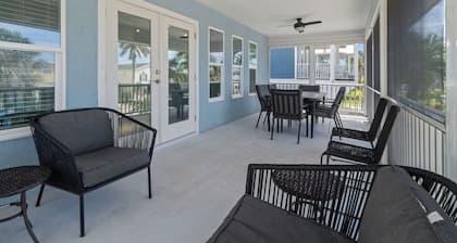 *Dolphin Run Retreat*Awesome Ft. Myers Beach Home!!Steps to Ocean!